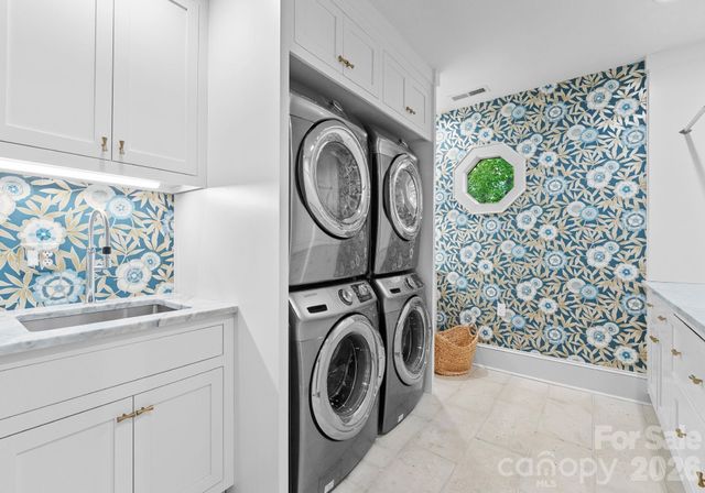 1550 Queens Road W, Charlotte, NC 28207