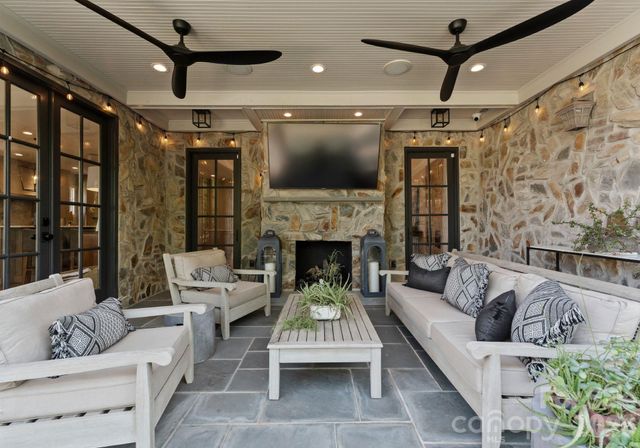 1550 Queens Road W, Charlotte, NC 28207