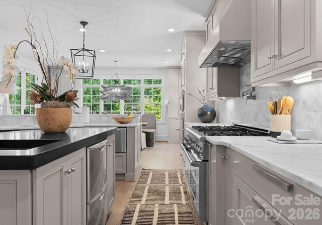 1550 Queens Road W, Charlotte, NC 28207