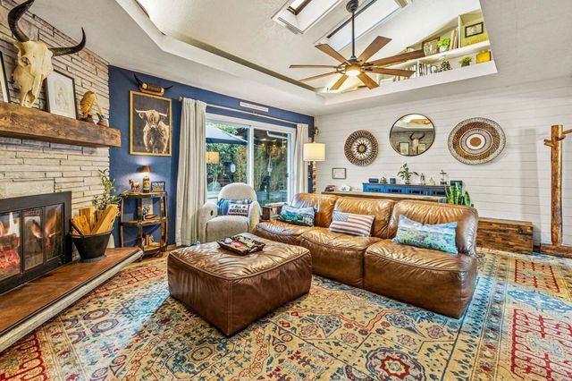 755 Beacon Place, Escondido, CA 92025