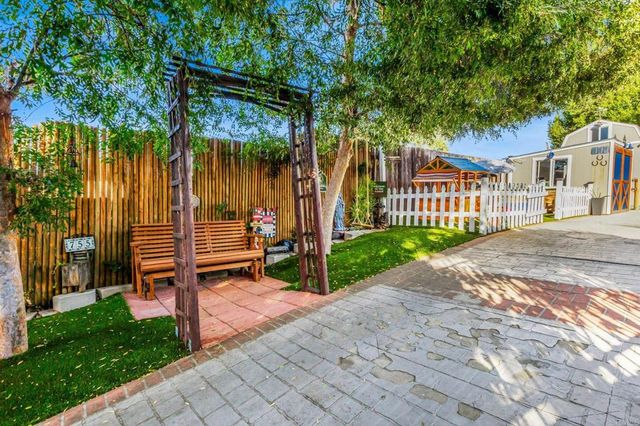 755 Beacon Place, Escondido, CA 92025