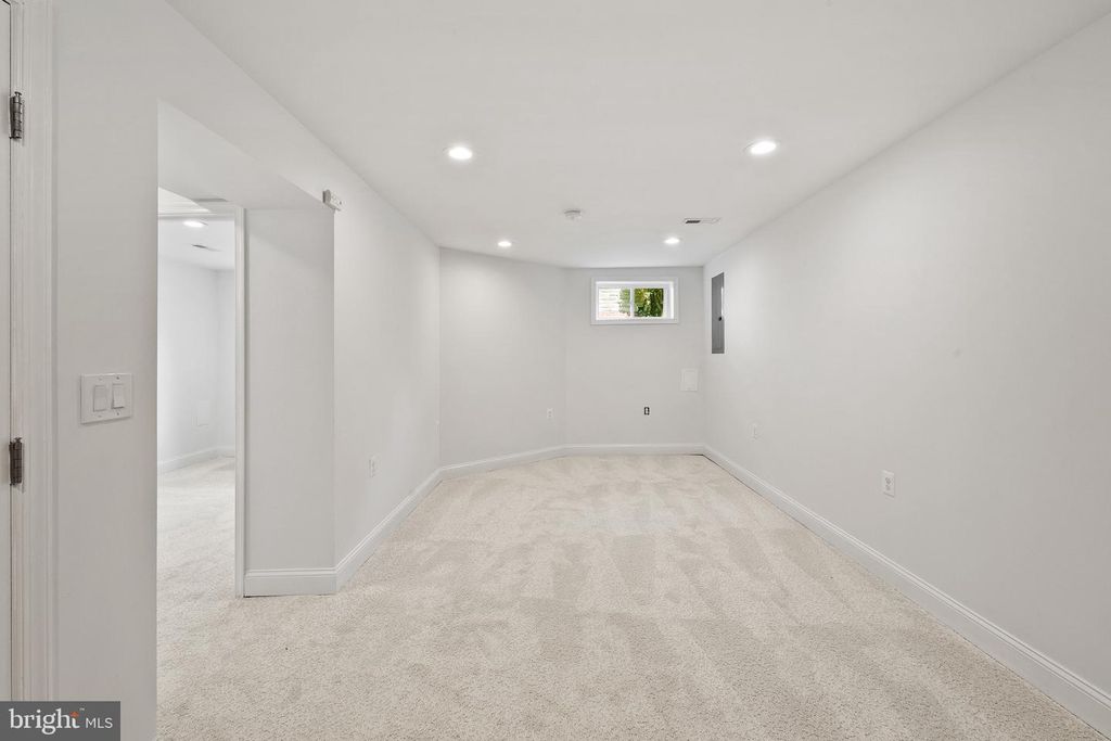 3699 HIGHWOOD DR SE, Washington, DC 20020