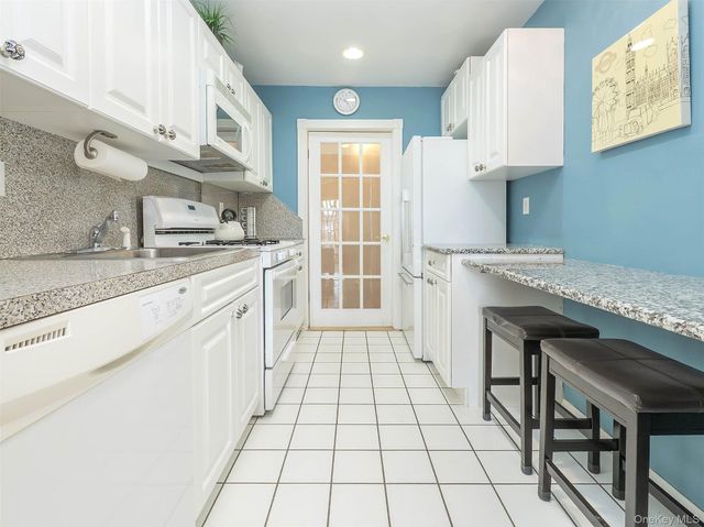 32 Pearsall 2D, Glen Cove, NY 11542