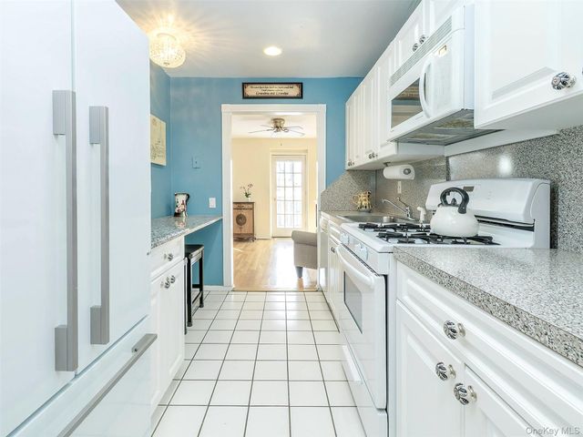 32 Pearsall 2D, Glen Cove, NY 11542