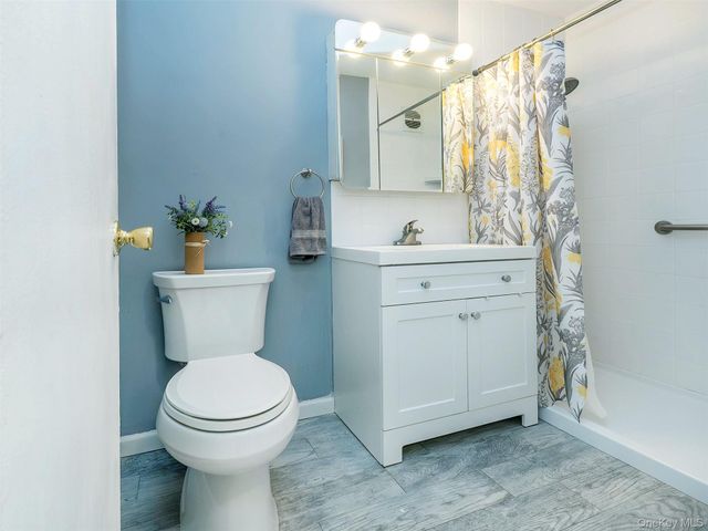 32 Pearsall 2D, Glen Cove, NY 11542