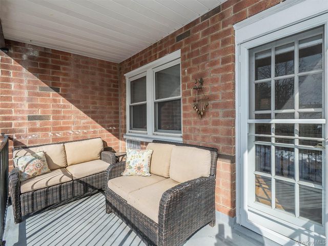 32 Pearsall 2D, Glen Cove, NY 11542