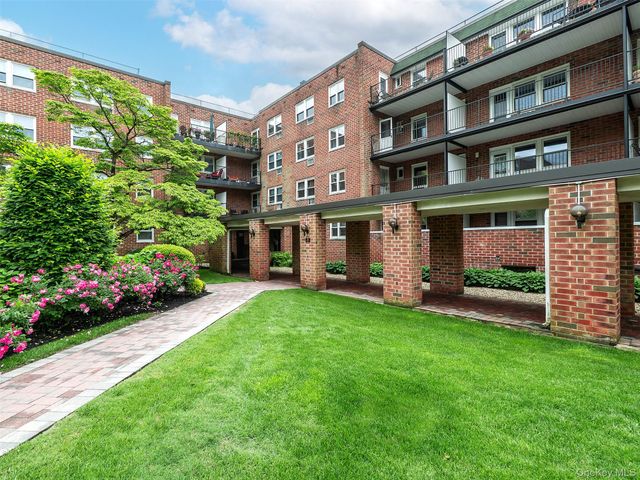 32 Pearsall 2D, Glen Cove, NY 11542