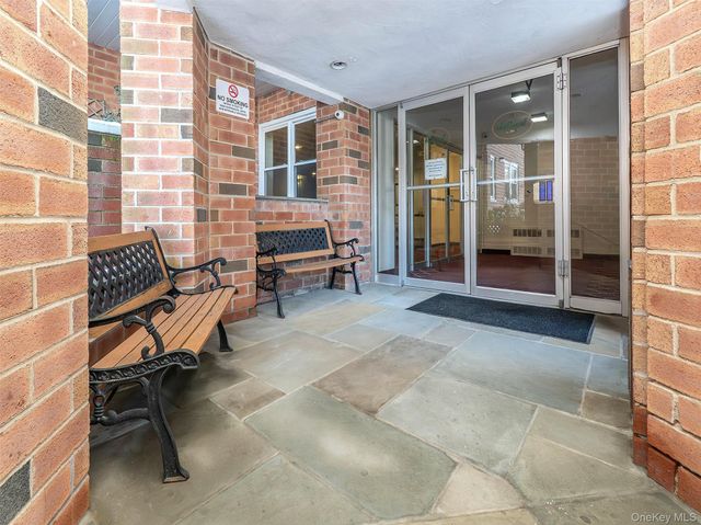 32 Pearsall 2D, Glen Cove, NY 11542