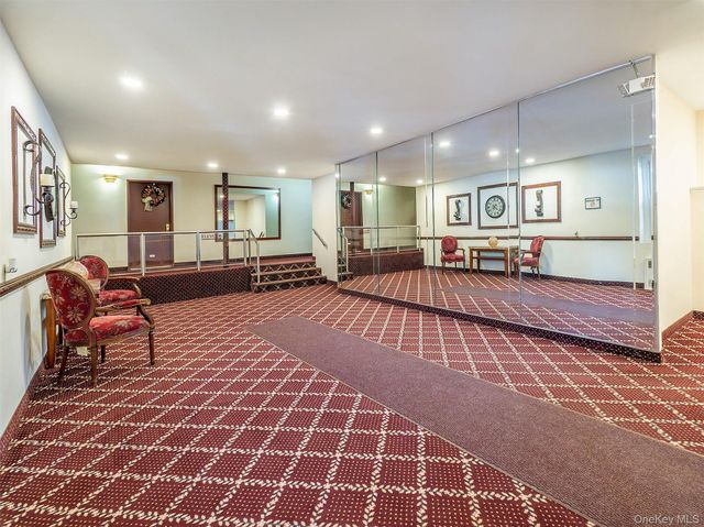 32 Pearsall 2D, Glen Cove, NY 11542