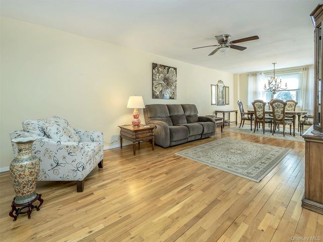 32 Pearsall 2D, Glen Cove, NY 11542