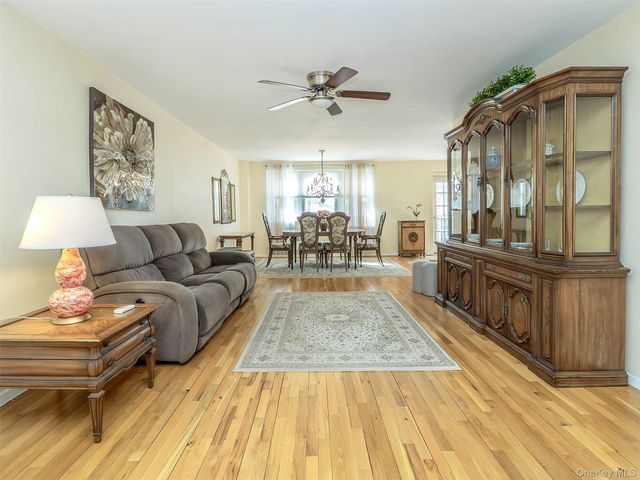 32 Pearsall 2D, Glen Cove, NY 11542