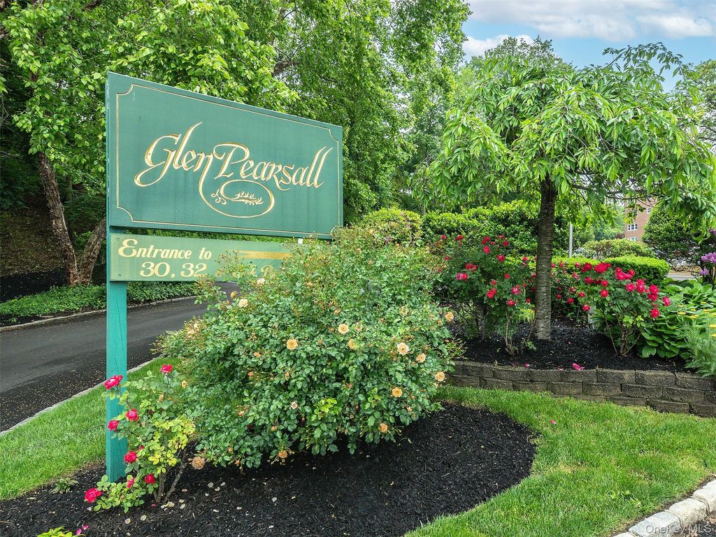 32 Pearsall 2D, Glen Cove, NY 11542