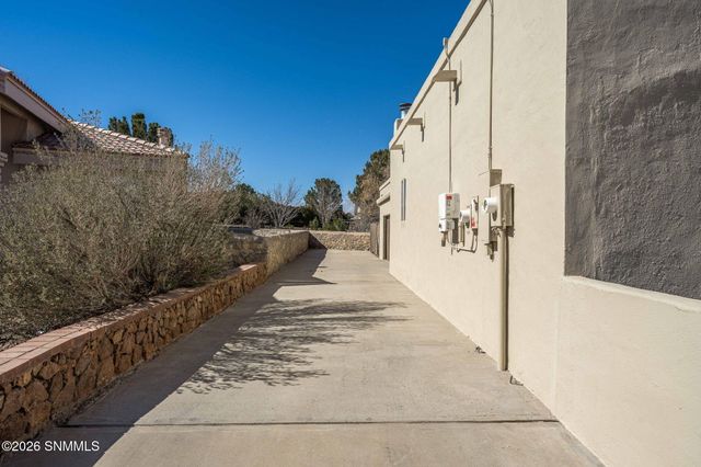 104 Chalk Mountain Court, Santa Teresa, NM 88008