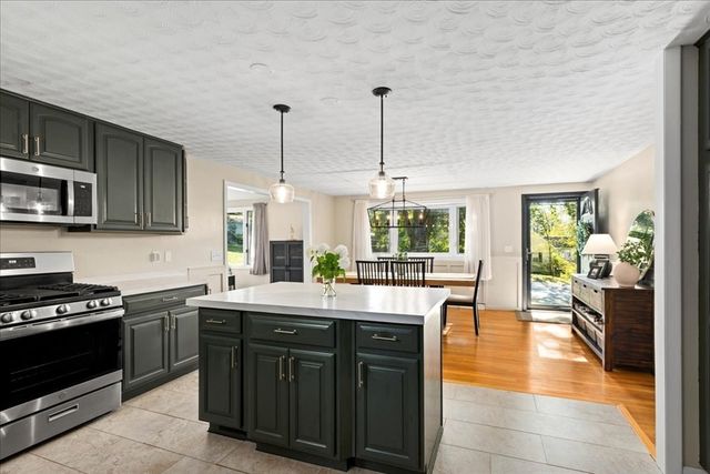 32 Stratton Drive, Hudson, MA 01749