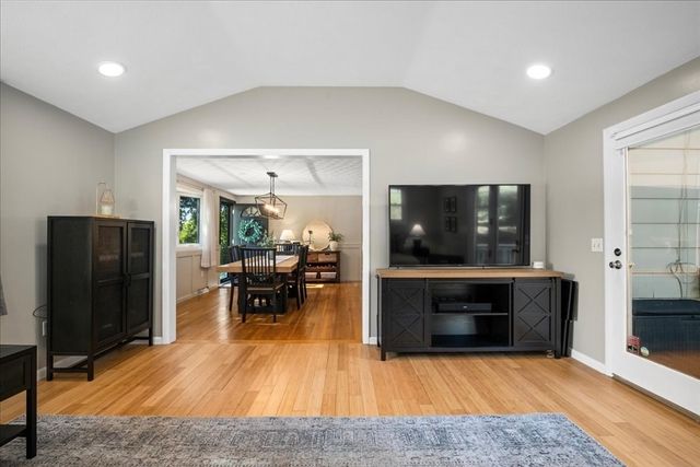 32 Stratton Drive, Hudson, MA 01749