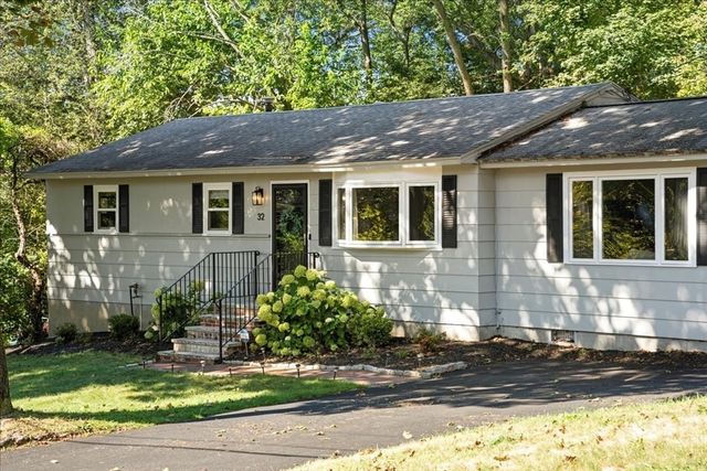 32 Stratton Drive, Hudson, MA 01749