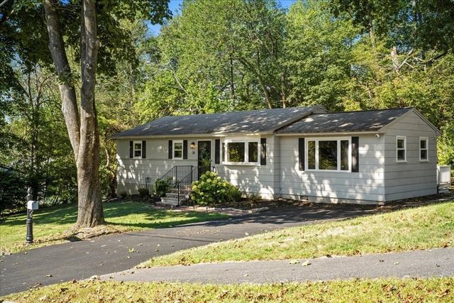 32 Stratton Drive, Hudson, MA 01749