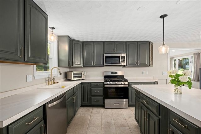 32 Stratton Drive, Hudson, MA 01749