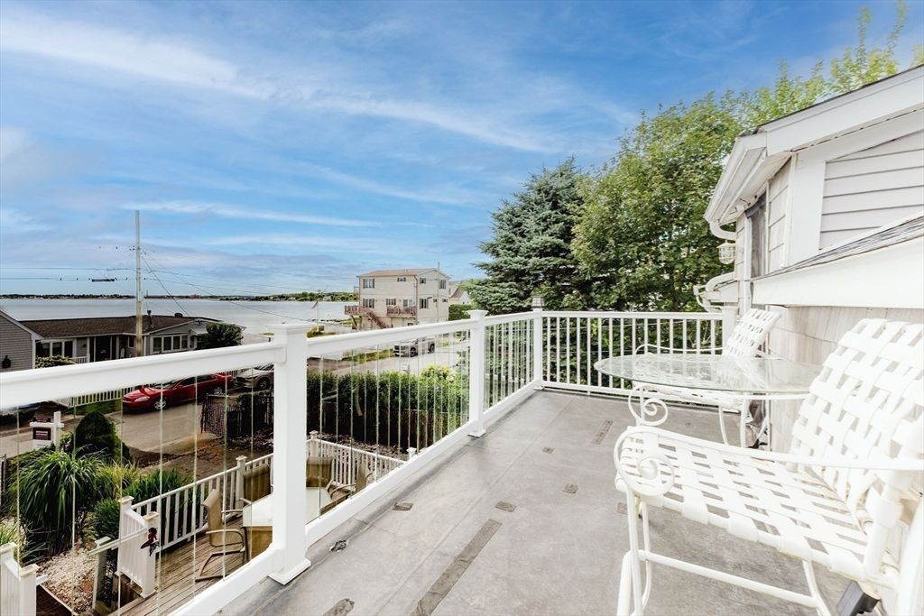 54 Bayview Ave, Fairhaven, MA 02719