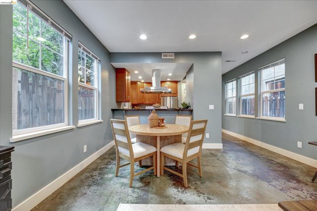 3038 E 18th St, Oakland, CA 94601
