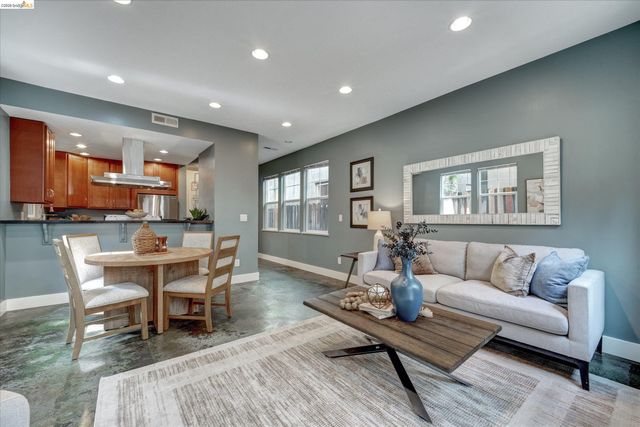 3038 E 18th St, Oakland, CA 94601