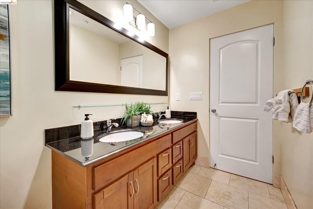 3038 E 18th St, Oakland, CA 94601
