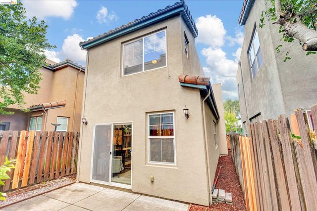 3038 E 18th St, Oakland, CA 94601