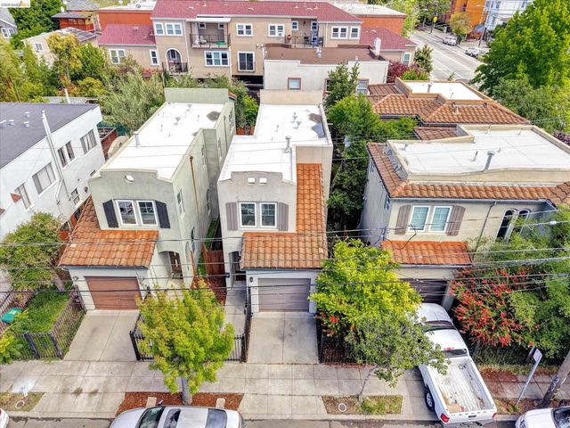 3038 E 18th St, Oakland, CA 94601