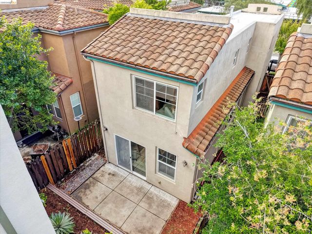 3038 E 18th St, Oakland, CA 94601