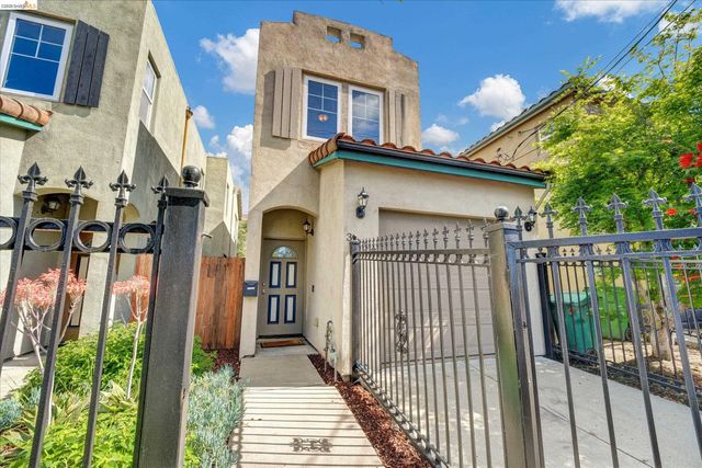 3038 E 18th St, Oakland, CA 94601