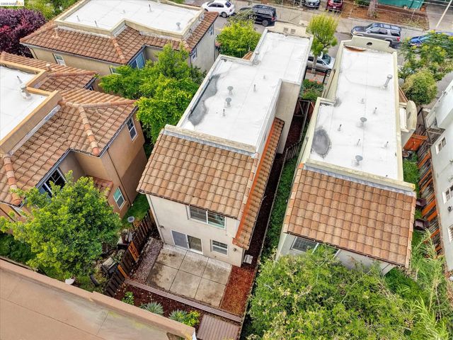 3038 E 18th St, Oakland, CA 94601