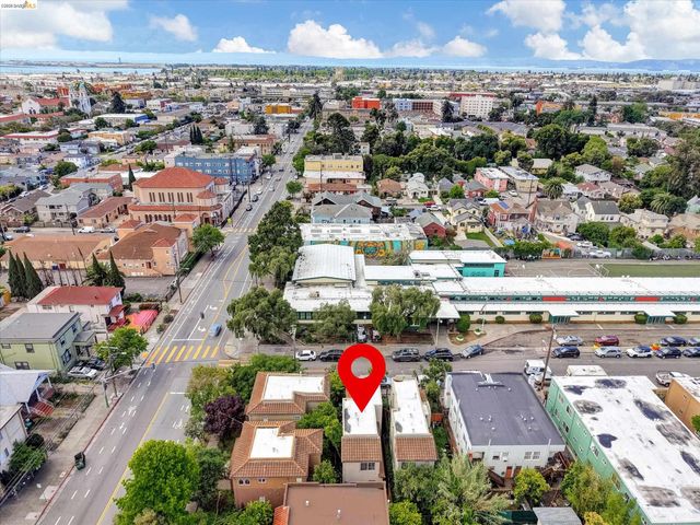 3038 E 18th St, Oakland, CA 94601