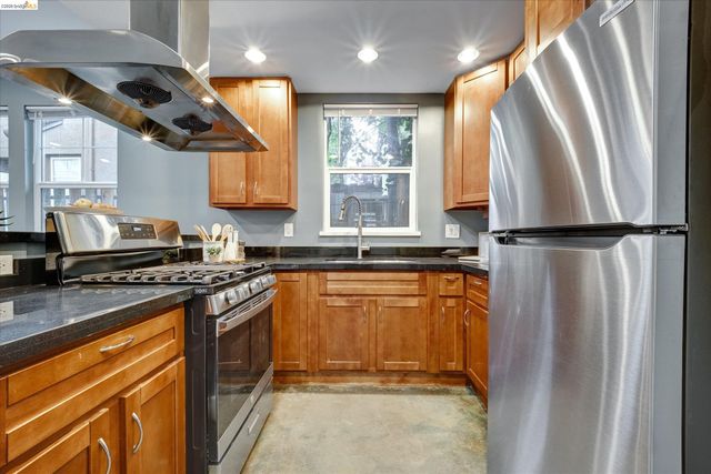 3038 E 18th St, Oakland, CA 94601