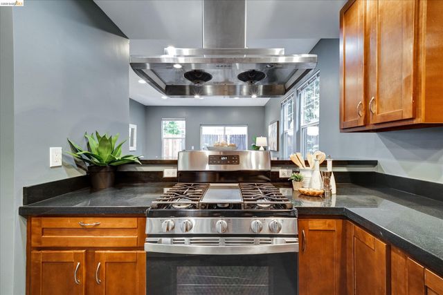 3038 E 18th St, Oakland, CA 94601