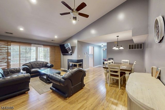 120 Acadia Court, West Windsor Twp., NJ 08540