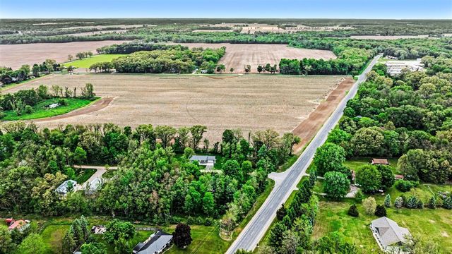 20282 Groveland Avenue, Three Rivers, MI 49093