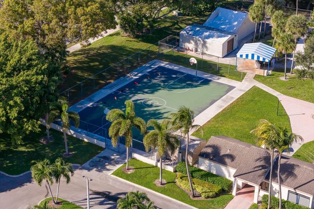 4772 NW 22nd Street 42122, Coconut Creek, FL 33063