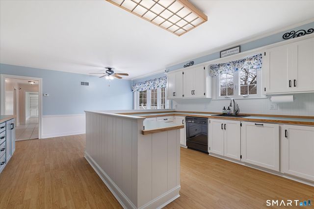 1 Maple Lane, Thompson, CT 06277