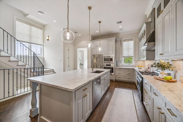 415 Lovett Boulevard E, Houston, TX 77006