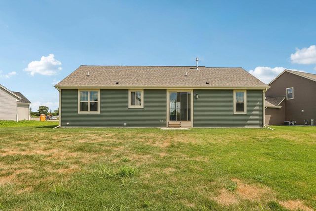 2707 Mapleton AVENUE, East Troy, WI 53120