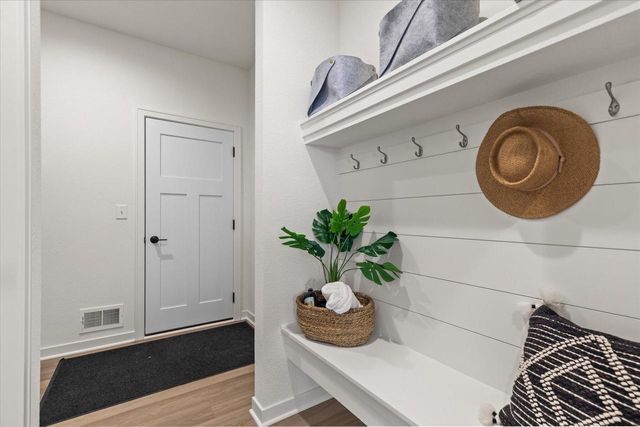 2707 Mapleton AVENUE, East Troy, WI 53120