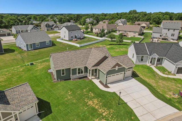 2707 Mapleton AVENUE, East Troy, WI 53120