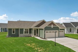 2707 Mapleton AVENUE, East Troy, WI 53120