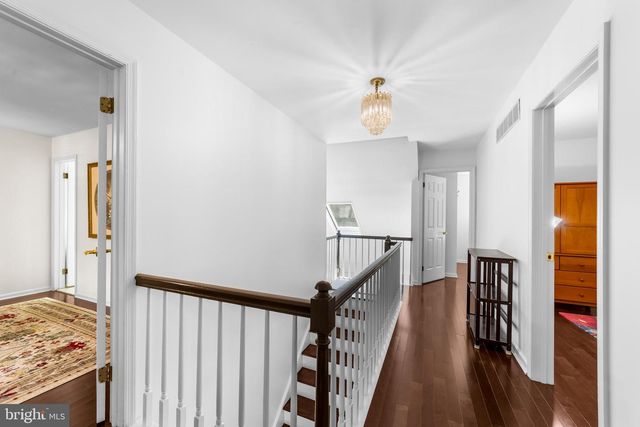 8 LOCKE CT, Ewing, NJ 08628