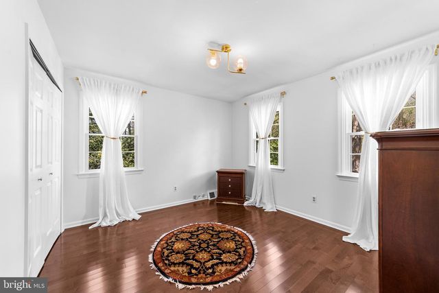 8 LOCKE CT, Ewing, NJ 08628