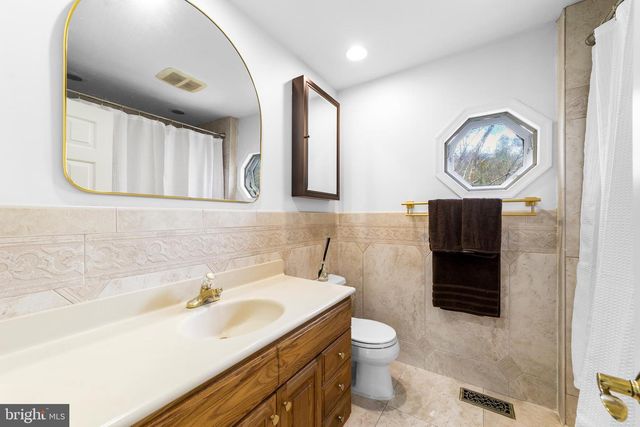 8 LOCKE CT, Ewing, NJ 08628