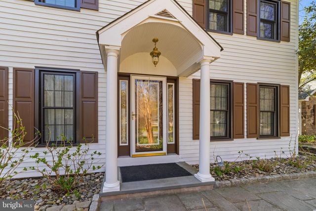 8 LOCKE CT, Ewing, NJ 08628