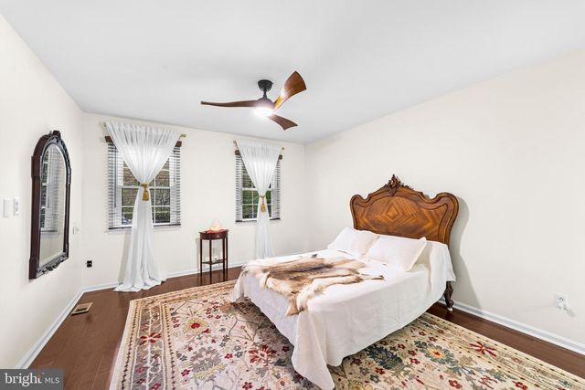 8 LOCKE CT, Ewing, NJ 08628