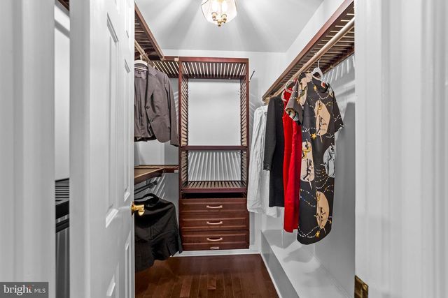 8 LOCKE CT, Ewing, NJ 08628