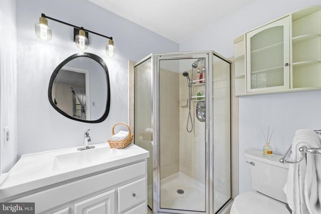 8 LOCKE CT, Ewing, NJ 08628